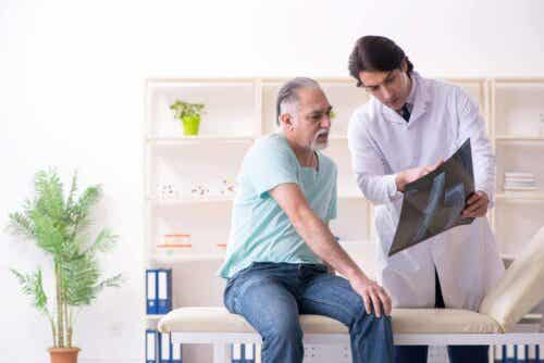 En lege med en pasient