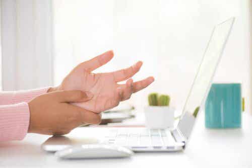 En person med smerter