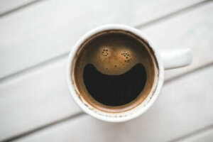 Hvordan påvirker koffein hjernen?