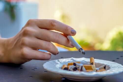 Hvilke stoffer inneholder sigaretter?