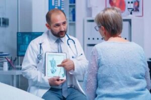 Symptomer og årsaker til osteomalasi og behandlinger