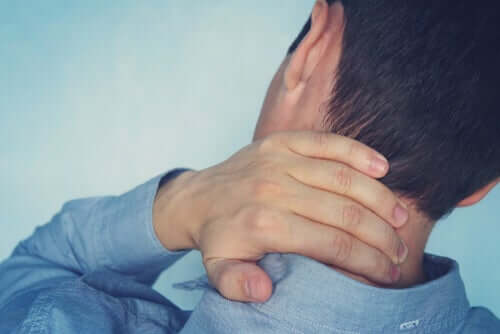 Hva skjer når du knekker nakken?