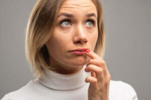 Leppefarge endres som et symptom