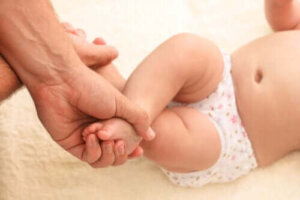 10 øvelser for å stimulere babyens grovmotoriske ferdigheter