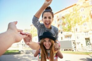 10 fordeler med å være en ekstrovert