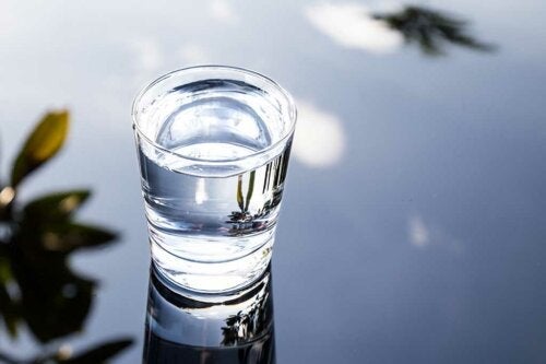 Hvordan lage alkalisk vann og dets fordeler