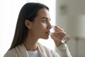 7 måter for å redusere protein i urin naturlig