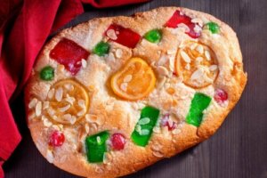 Oppskrift på julesvampekake med kandisert frukt