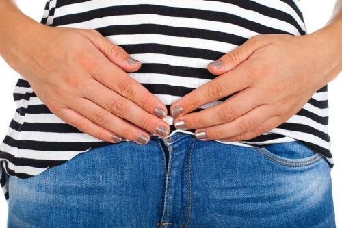 Hvilke matvarer hjelper til med å tømme magen?