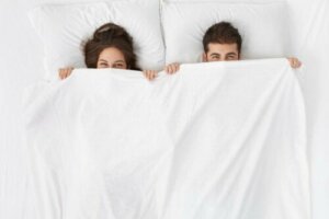 10 tips for å gjøre det for første gang med kjæresten din