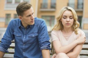 6 måter å muntre opp partneren din på når de er fornærmet på deg
