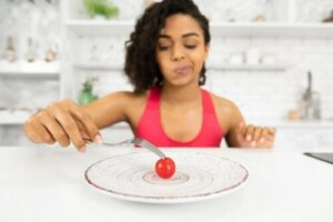 Spiseforstyrrelser og spiseproblemer: Hva er forskjellen?