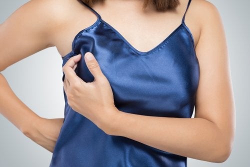 Hva forårsaker smerter i armhulen?