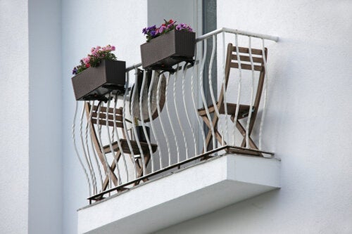 Små balkonger: hvordan dekorere dem og få mest mulig ut av dem