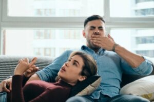 5 tegn på at partneren din mister interessen for forholdet