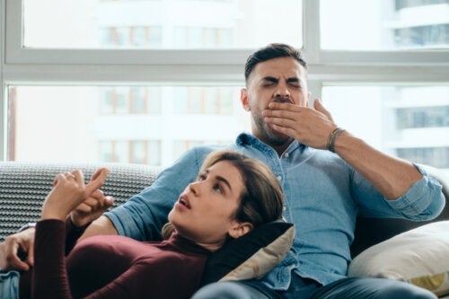 5 tegn på at partneren din mister interessen for forholdet