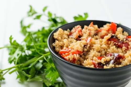 Stekt grønnsakssalat med quinoa