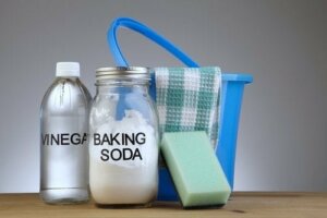 5 ideer for å lage dine egne rengjøringsprodukter