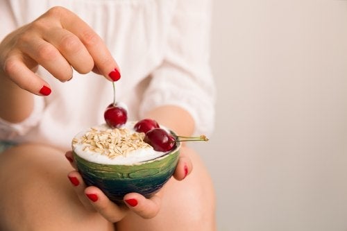 Tre måter å spise yoghurt til frokost på og dens fordeler