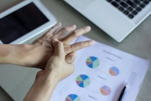 Avlast spenning i håndleddet med disse 7 øvelsene