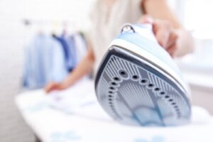 Lær hvor mye energi et strykejern bruker og hvordan du kan redusere forbruket