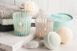 Hvordan lage naturlige dufter til badet