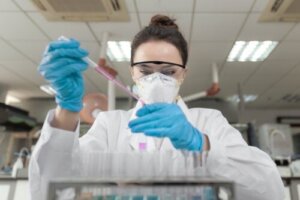 Biologisk terapi for Crohns sykdom: fordeler og risiko
