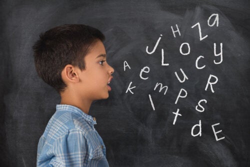 Lær om stadier av språkutvikling hos barn