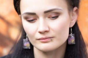 Jeg har en klump rundt en piercing: Hva kan jeg gjøre?