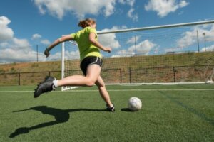 Hvordan påvirker menstruasjonssyklusen kvinnefotball?