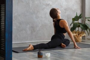 Hathayoga: Fordeler og hvordan du kan praktisere det