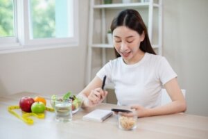 Når er det nødvendig å spise en diett med lavt fiberinnhold?