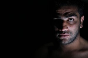 Hva er en sosiopat og hvordan skiller de seg fra en psykopat?