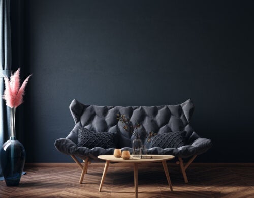 7 ideer for å dekorere en stue med mørke møbler