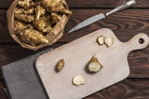 Jordskokk: ernæring, bruksområder og en oppskrift