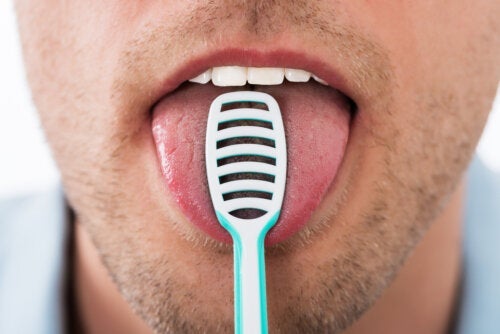 Å rense tungen riktig: tips og triks