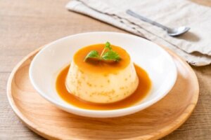 Oppskrift på vegansk karamellpudding, ideell for hele familien