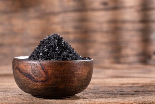 Hva er svart salt og hva brukes det til?