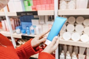 Forskjellene mellom kroppskrem og bodylotion: Hva er de til?