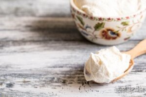 Helsefordeler og næringsverdi av Mascarpone-ost