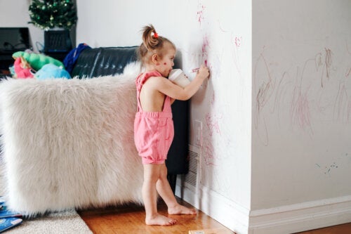 7 enkle tips for rengjøring av en hvit vegg