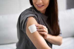 Hva er et prevensjonsplaster og hvordan fungerer det?