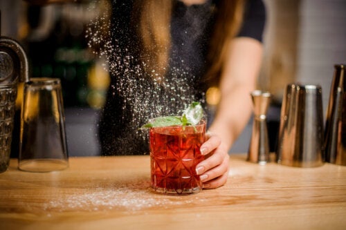 Fører blanding av alkohol og sukker til bakrus? Dette er hva vitenskapen sier