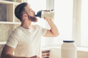 Forårsaker kreatin i proteinshakes nyreskade?