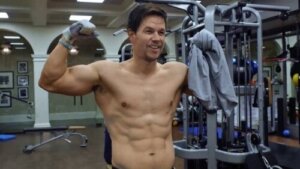 En treningsrutine for å få armer som Mark Wahlberg