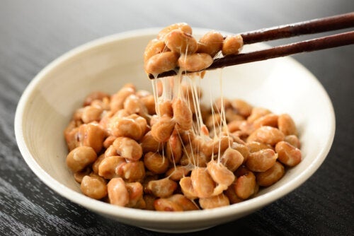 Natto, den tyktflytende japanske maten som gir probiotika