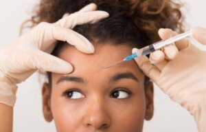 "Baby botox": Hva det er, fordeler og risikoer