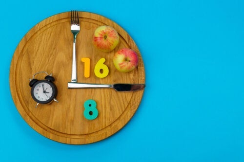 10 forskjellige måter for å prøve periodisk fasting