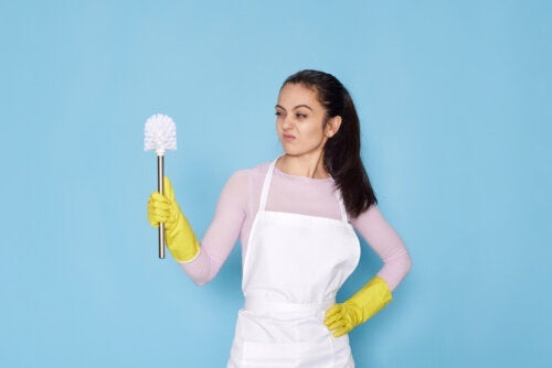 Lær hvordan du rengjør og desinfiserer rengjøringsverktøy