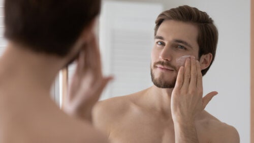 Sminke for menn: Trinn og tips for å forbedre naturlig attraktivitet